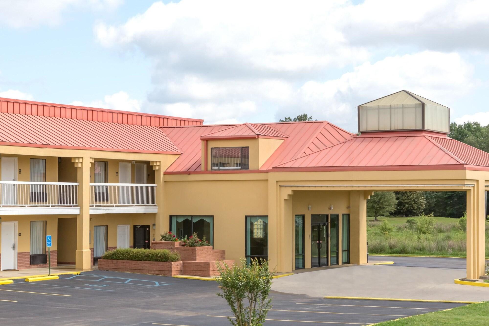 Super 8 By Wyndham Madison/Ridgeland Area Hotel Exterior foto